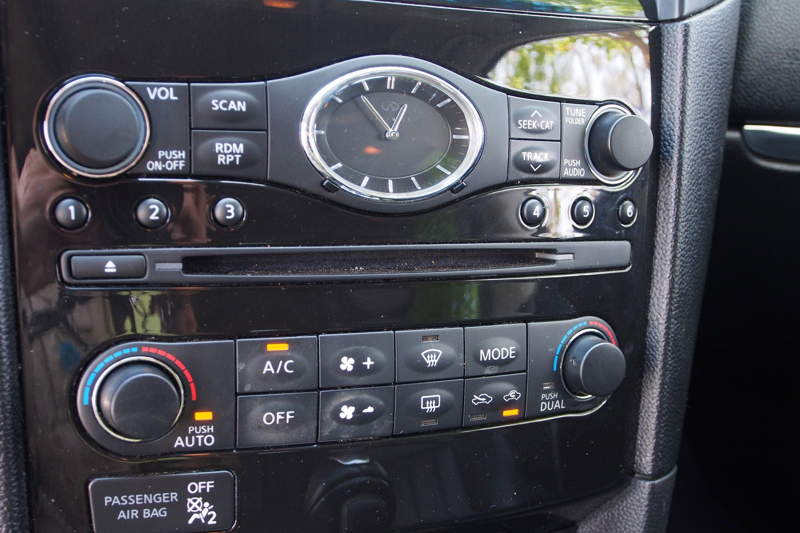 2017 INFINITI QX70 Base