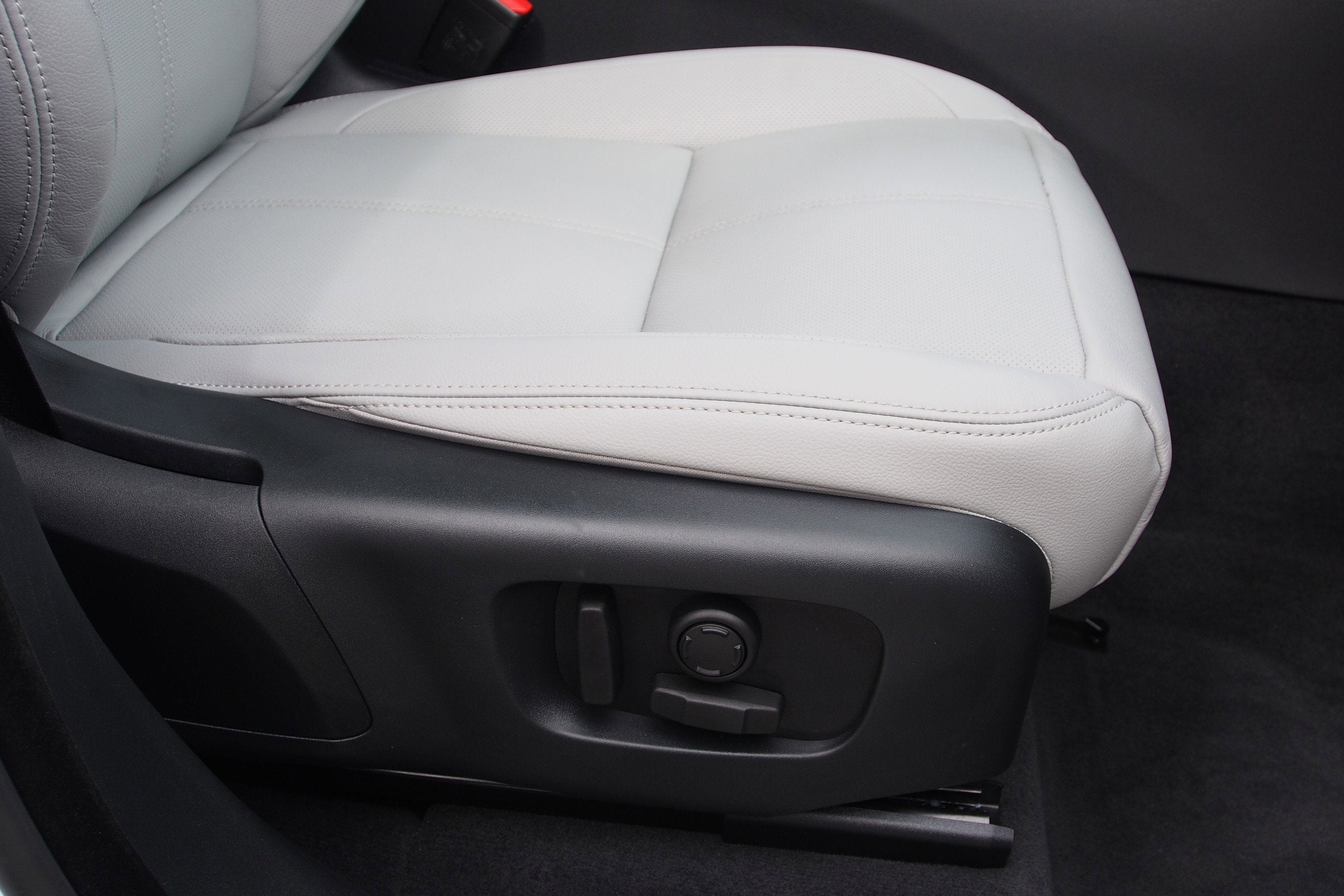 2024 Land Rover Range Rover Velar Dynamic SE