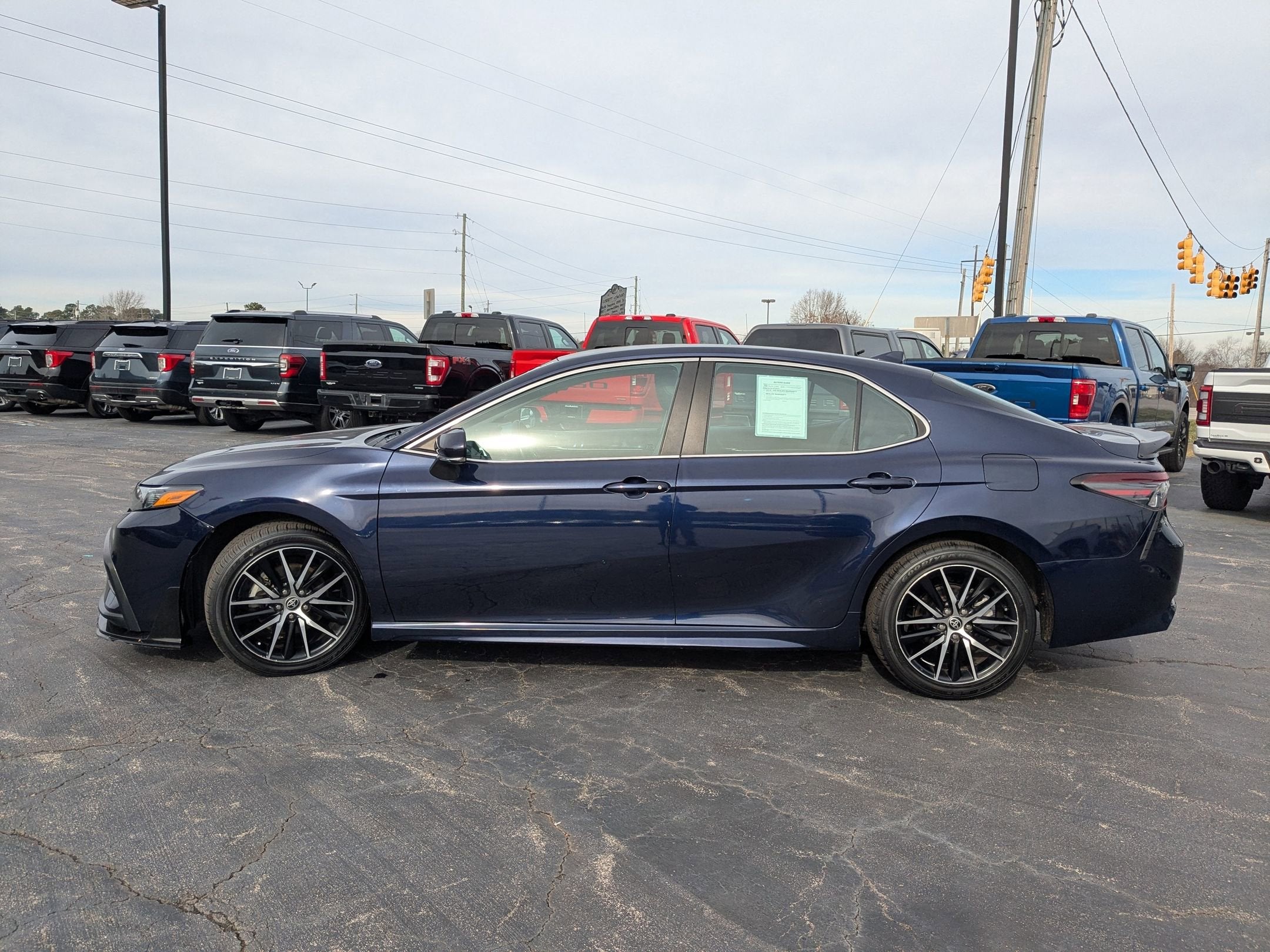 2022 Toyota Camry SE