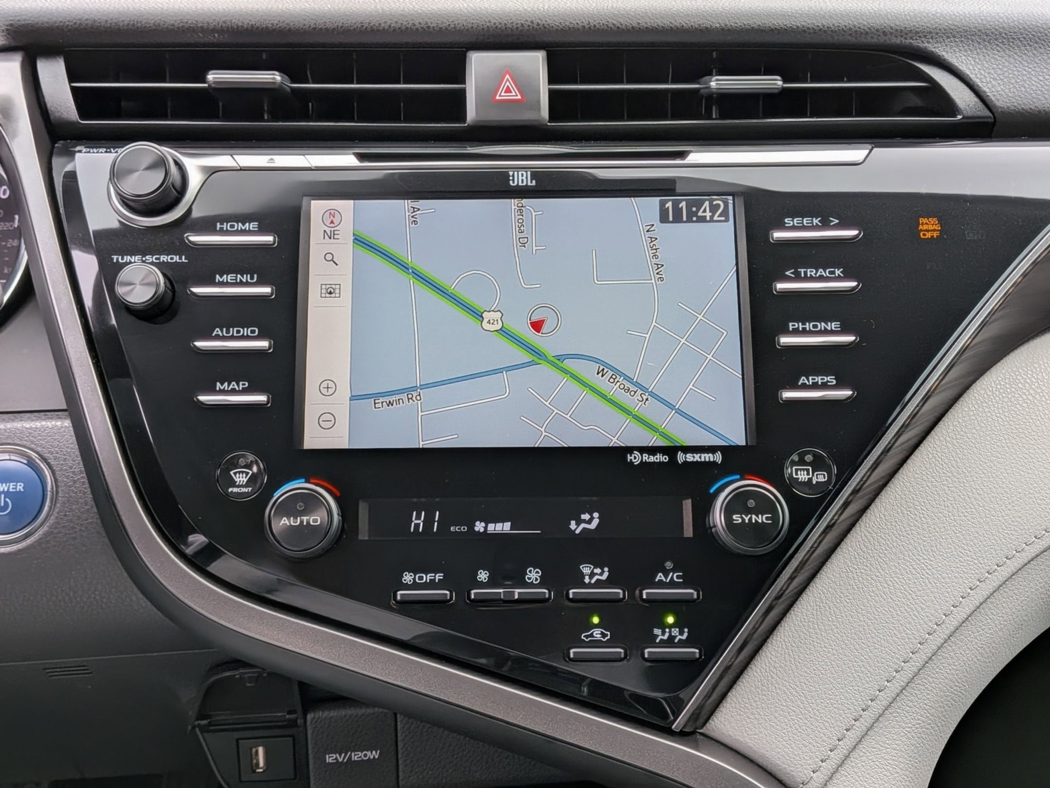 2020 Toyota Camry Hybrid XLE