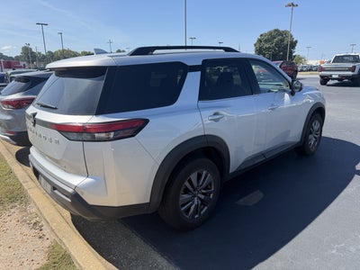 2025 Nissan Pathfinder SV