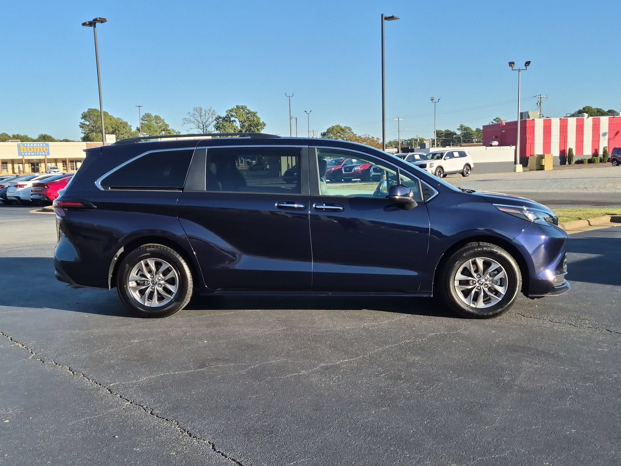 2025 Toyota Sienna XLE